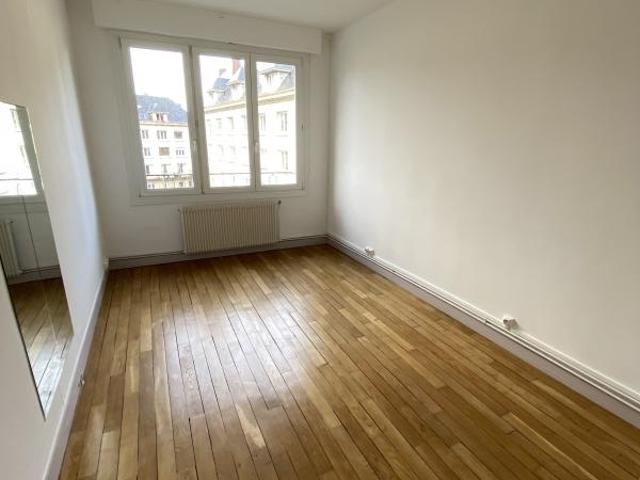 APPARTEMENT T2 EN PLEIN COEUR DU CENTRE VILLE