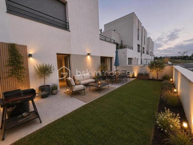 Appartement T2 en ré de jardin au pied du tramway avec stationnement