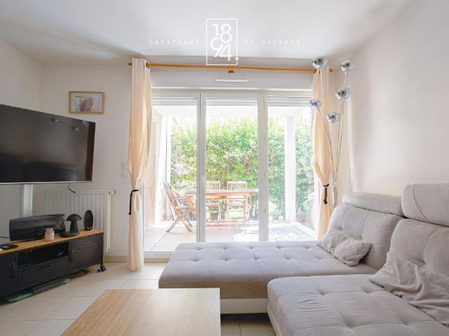 Appartement T2 en rez de jardin, parking double et cave