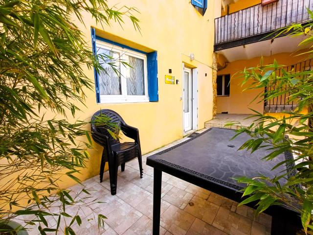Appartement T2 et terrasse Bambou, parking dans résidence fermée avec piscine, parc et terrain de pétanque