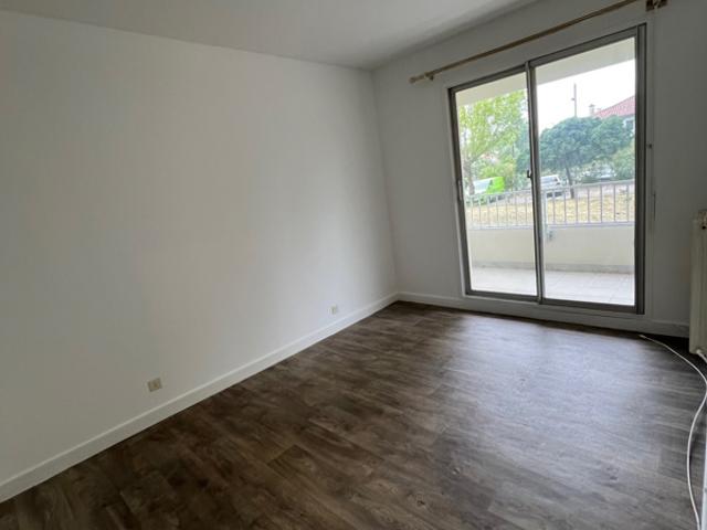 Appartement T2 évolutif en T3 avec balcon, parking et cellie