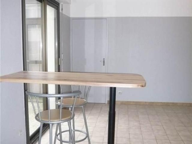 APPARTEMENT T2 LAVAL LOCATION