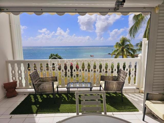 APPARTEMENT T2 LE SAVANNAH BORD DE MER VUE LAGON