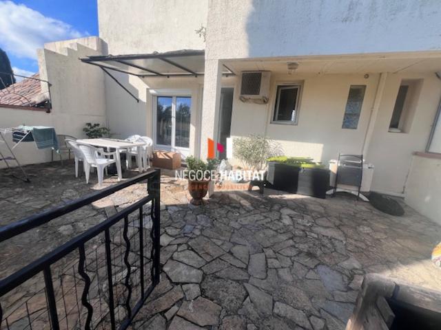 APPARTEMENT T2 LOUE MEUBLE PISCINE DANS LA RESIDENCE