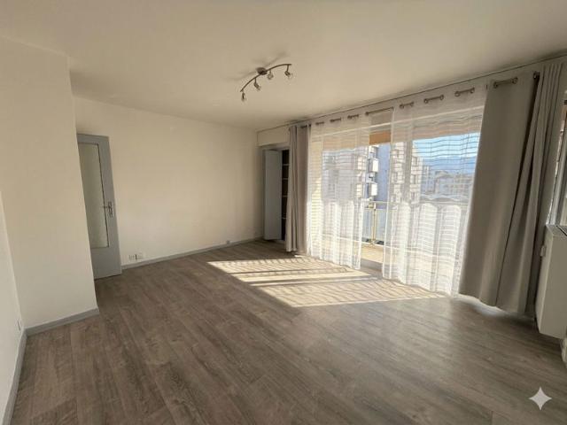 Appartement T2 Lumineux avec balcon filant, parking privatif