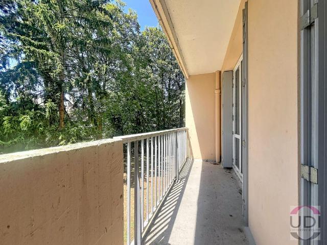 Appartement T2 lumineux avec balcon, parking et cave – Corbeil Essonnes