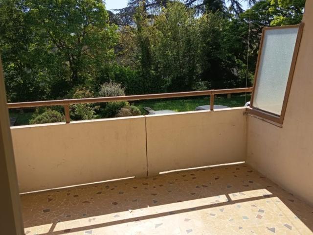 Appartement T2 lumineux avec terrasse et cave
