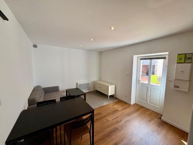 APPARTEMENT T2 MEUBLE A LOUER A ROANNE FAUBOURG CLERMONT