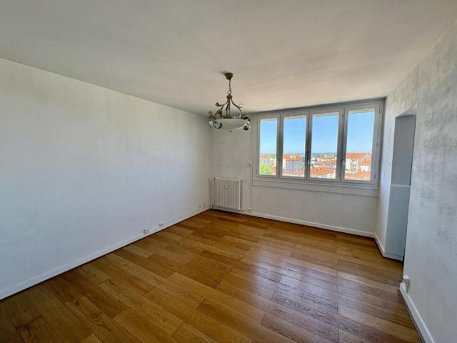 APPARTEMENT T2 MEUBLE A ROANNE IUT