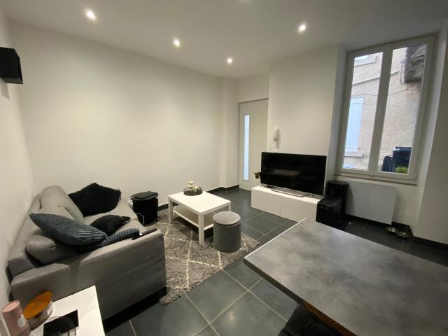 APPARTEMENT T2 MEUBLE AU REZ DE CHAUSSEE + CAVE A TOURNON SUR RHONE