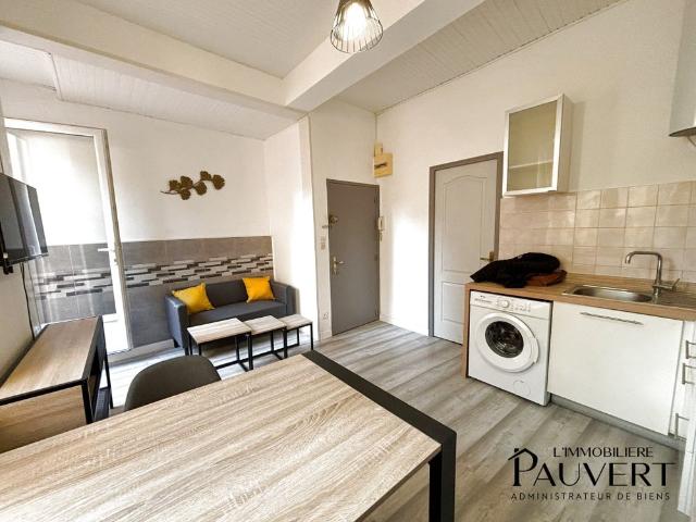 Appartement T2 meublé de 42 m², climatisé, en rez de chaussée, entièrement équipé, avec jardin terrasse privat