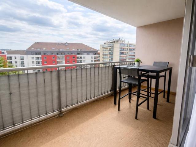 APPARTEMENT T2 MEUBLE ET EQUIPE BOURG
