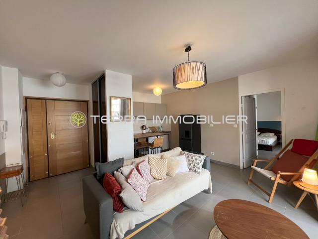 APPARTEMENT T2 MEUBLÉ RECENT DERNIER ÉTAGE CENTRE VILLE AJACCIO