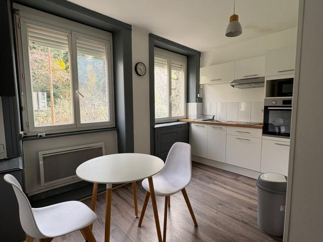APPARTEMENT T2 MEUBLE TOUT CONFORT / CENTRE VILLE