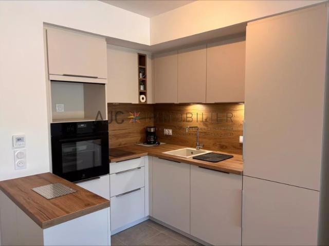 SAINT REMY APPARTEMENT T2 MEUBLÉ TERRASSE