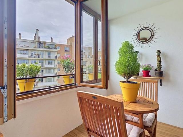 Appartement T2 moderne de 50m² avec loggia au dernier étage à Montreuil