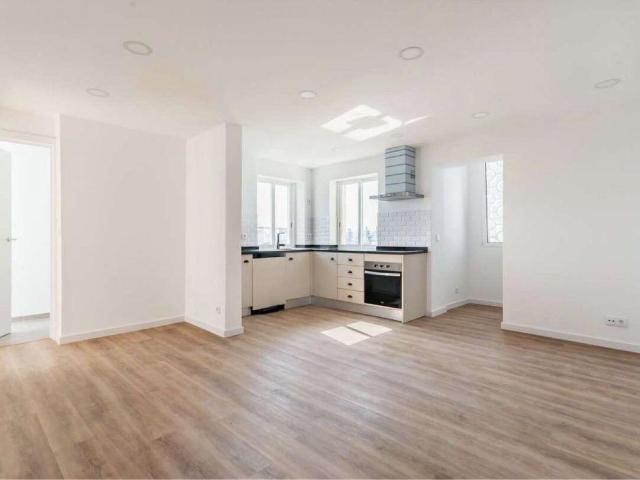 Appartement T2 non meublé 40m2 refait à neuf Paris