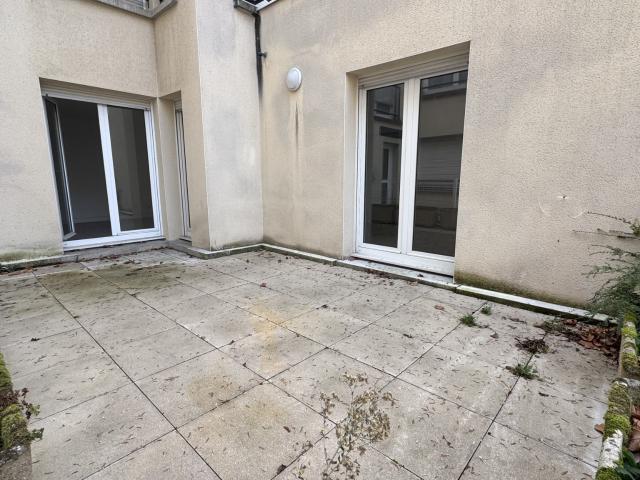 APPARTEMENT T2 + PARKING EN SOUS SOL SECTEUR VENISE / JARD