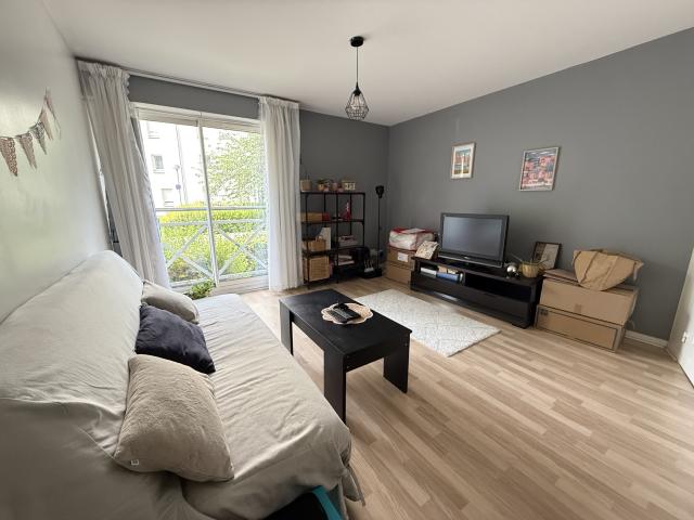 APPARTEMENT T2 + PARKING LILLE SAINT MAURICE PELLEVOISIN
