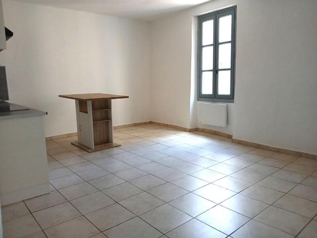 Appartement T2 rénové au 1er étage de 35.60 m² avec cave LE VAL