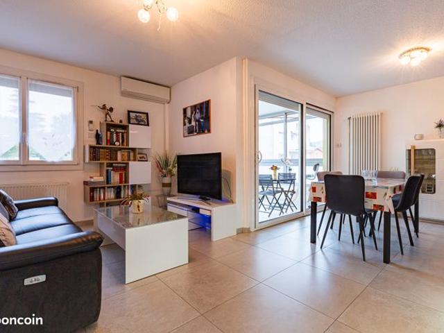 Appartement T2 rénové avec veranda, cave et parking privatif, avenue Victor Hugo, L'OPERA, 26000 VALENCE