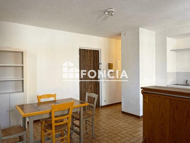 Appartement t2 residence securisee secteur calme proche centre ville cogolin
