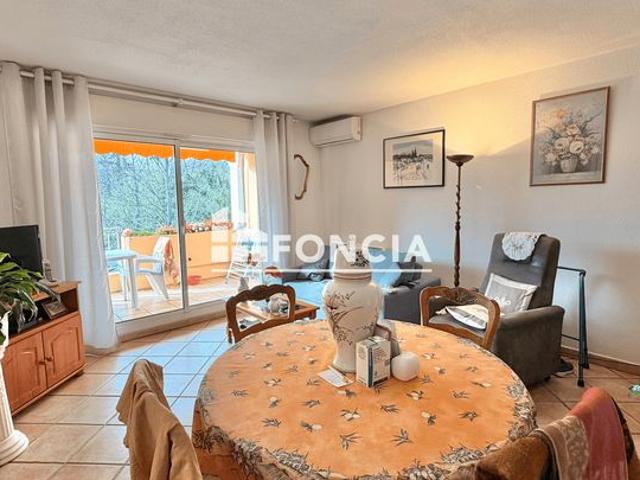Appartement t2 residence securisee secteur calme proche centre ville cogolin