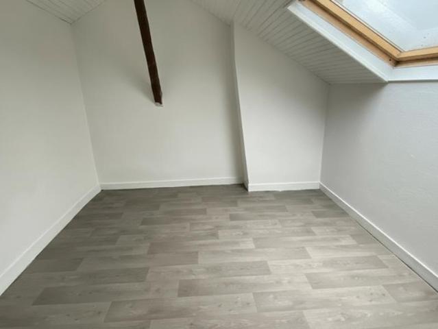 Appartement T2 sous combles à louer Centre ville de Melun