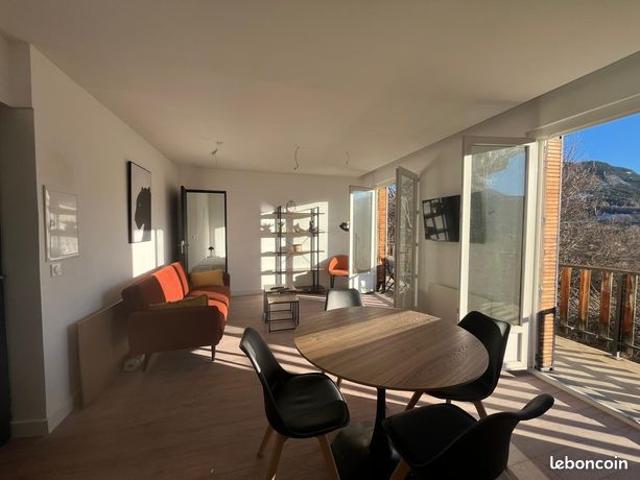 Appartement T2bis | Vaste balcon ensoleillé | Hyper lumineux | Piscine | Cave| Parking