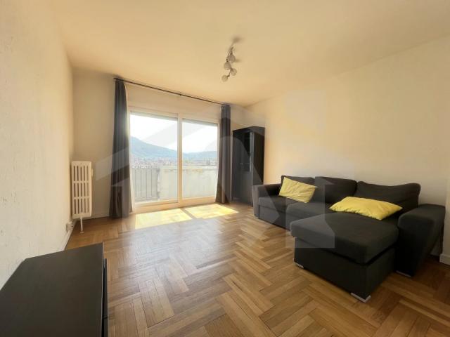 Appartement T2+C de47m2 au 6ème étage