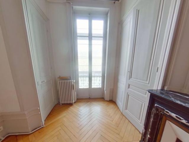 APPARTEMENT T7 A LOUER