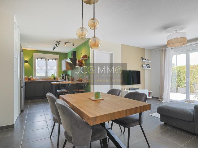 Appartement T4 83,68m2 + Jardin 62,4m2 + 2 places en sous sol La Crau quartier Le Patrimoine/Les Pourpres