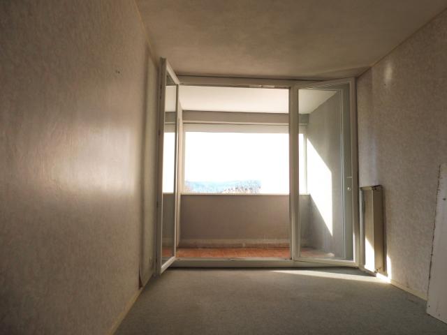 Appartement T4,81m2, balcon, cave et stationnement