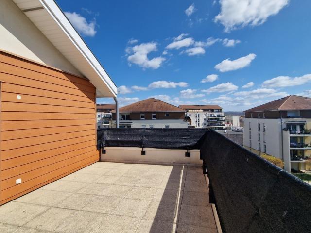 APPARTEMENT T4 88M² TERRASSE ET STATIONNEMENT WOIPPY