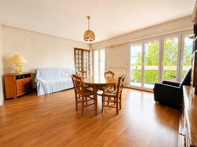 Appartement T4 – 90 m² – Dernier étage – Vue dégagée – Balcon – Parking
