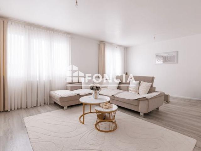 Appartement t4 99,01 m² traversant et lumineux en tres bon etat avec cave