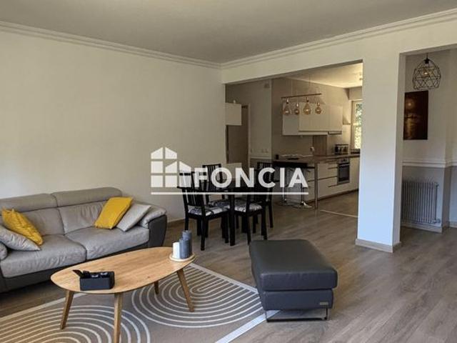 Appartement T4 102 m2, rénové dans un cadre privilégié à ETIOLLES avec PISCINE ET TERRAINS DE TENNIS