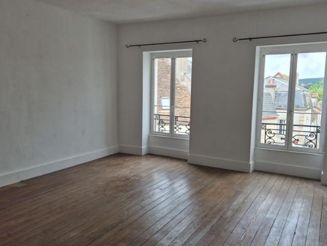 APPARTEMENT T4 106 m² TOULON SUR ARROUX