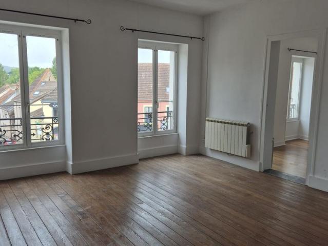 APPARTEMENT T4 106 m² TOULON SUR ARROUX