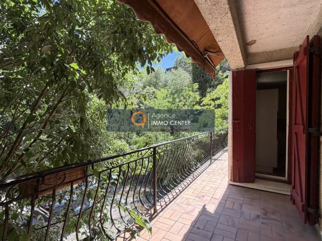 APPARTEMENT T4 + TERRASSE + JARDIN+ PARKING