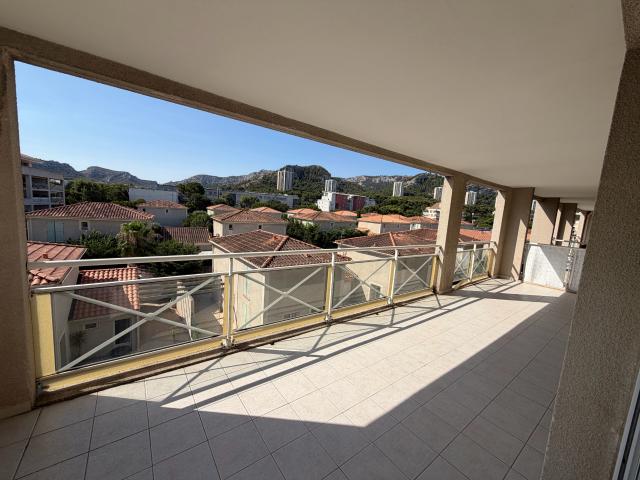 Appartement T4 traversant avec terrasse à Marseille 9ème