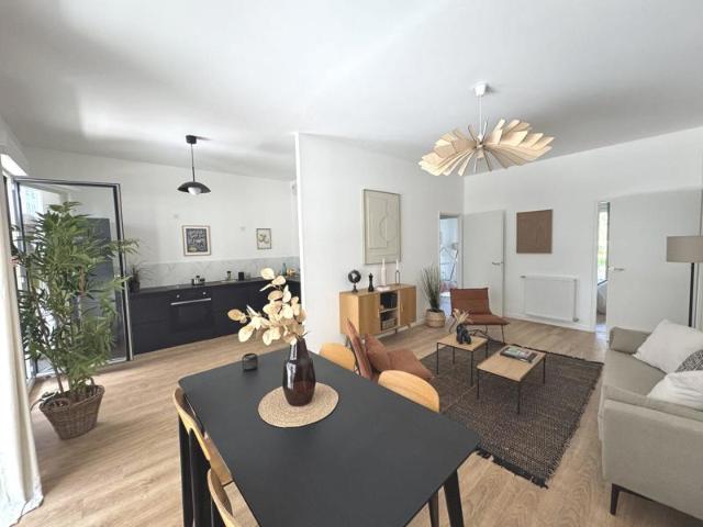 Appartement T4 Traversant avec Terrasse et Parking Bordeaux