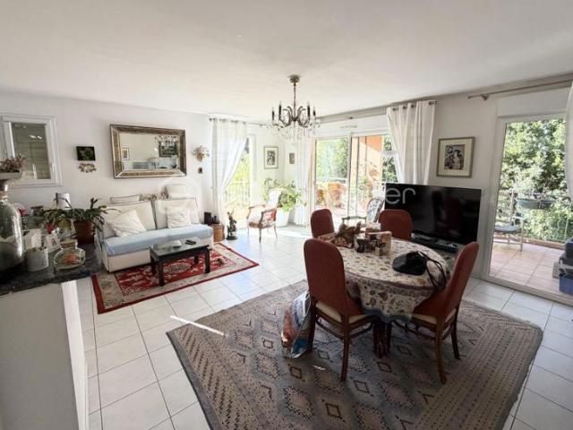 EXCLUSIVITÈ: T4 traversant de 115 m² à 200 m du centre ville de La Croix Valmer 83420