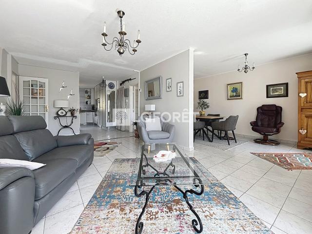 Appartement T4 Traversant De 86 m² Avec Parking La Grande. 86m² La Grande Motte
