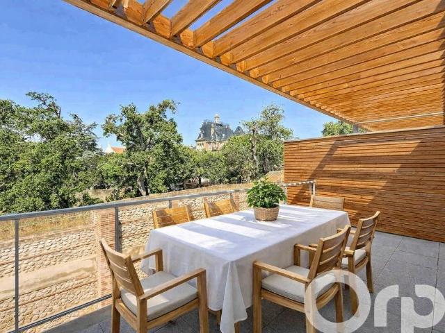 Appartement T4 Traversant De 83 M² Avec Terrasse Et Deux Sta. 83m² Perpignan