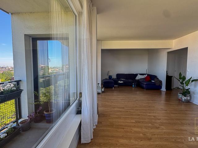 APPARTEMENT T4 TRANFORMÉ EN T3 AVEC GARAGE, CAVE ET VUE PANORAMIQUE