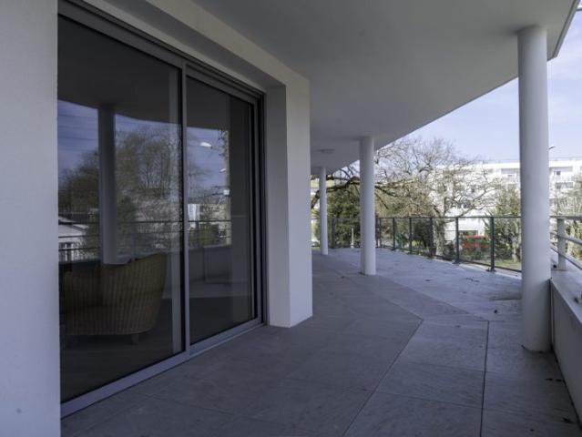 Appartement T4 Triple exposition Grande terrasse Parkings