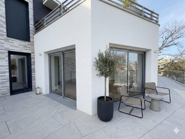 Appartement T4 Triple exposition Grande terrasse Parkings