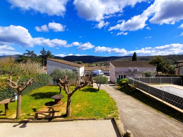 Appartement T4, vue, terrasse et parking Chataignier, rési