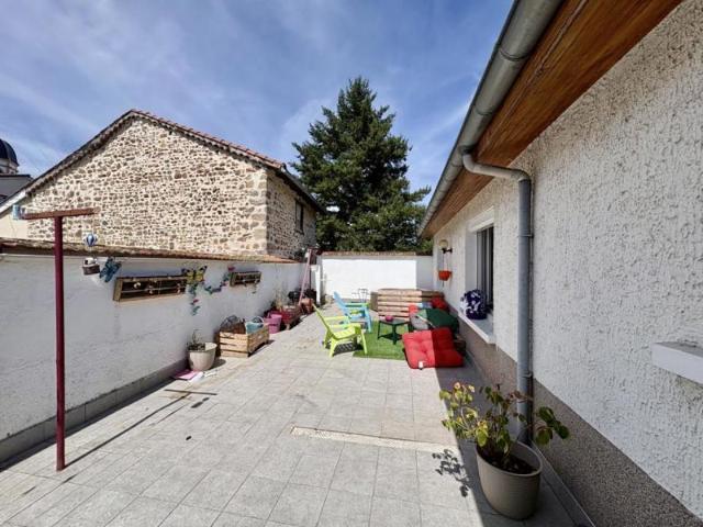 APPARTEMENT T4 A LOUER A LAY